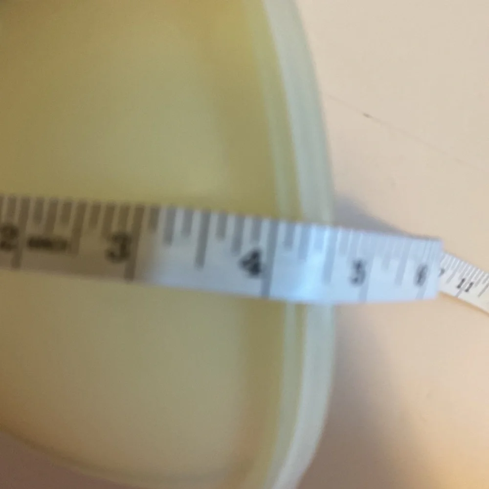 Tupperware scratches lid
